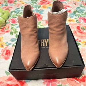 Frye Reina Cut Out Bootie BLUSH / 10